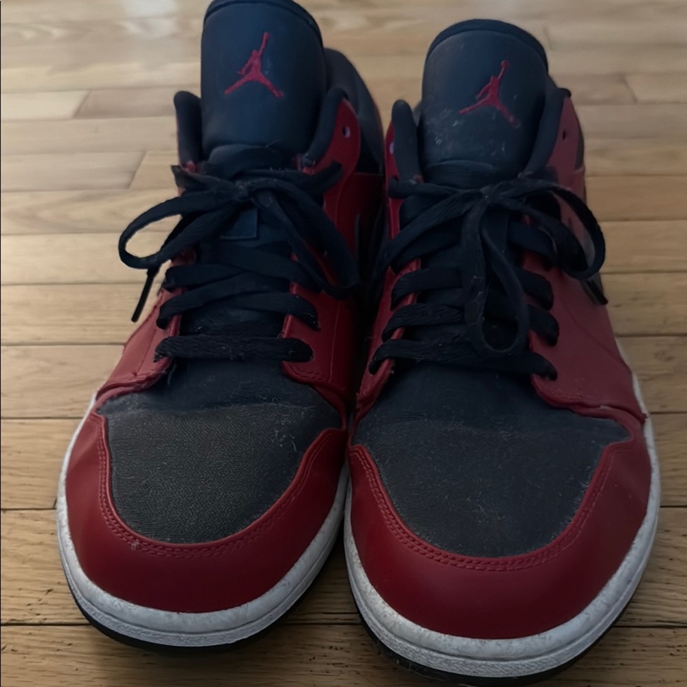 Nike Men's Red and Black Sneakers